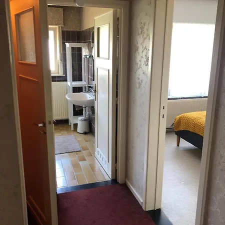 Cozy With A Shared Bathroom In A Quiet Area With Free Parking