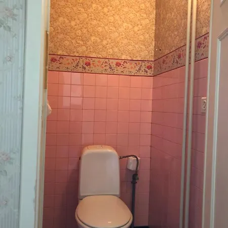 Homestay Cozy With A Shared Bathroom In A Quiet Area With Free Parking *