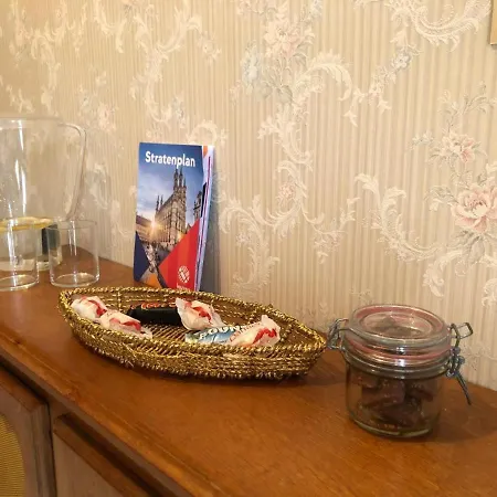 Homestay Cozy With A Shared Bathroom In A Quiet Area With Free Parking *